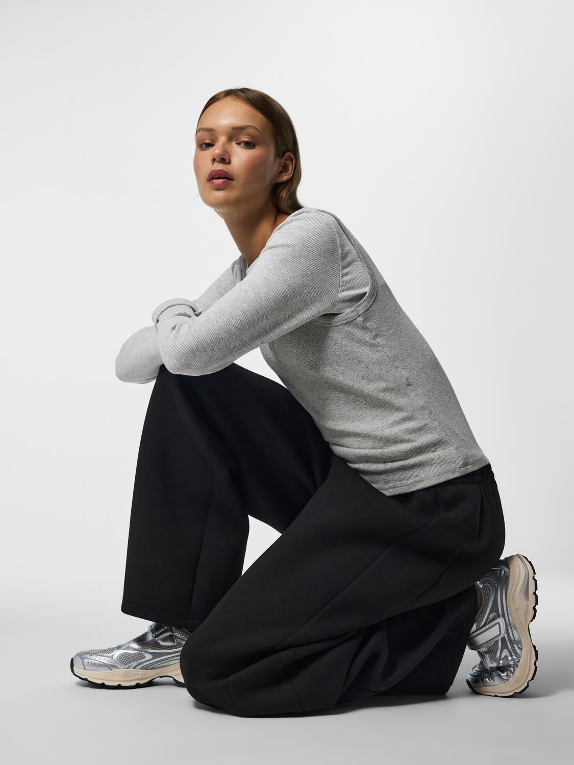 model_shot-creative